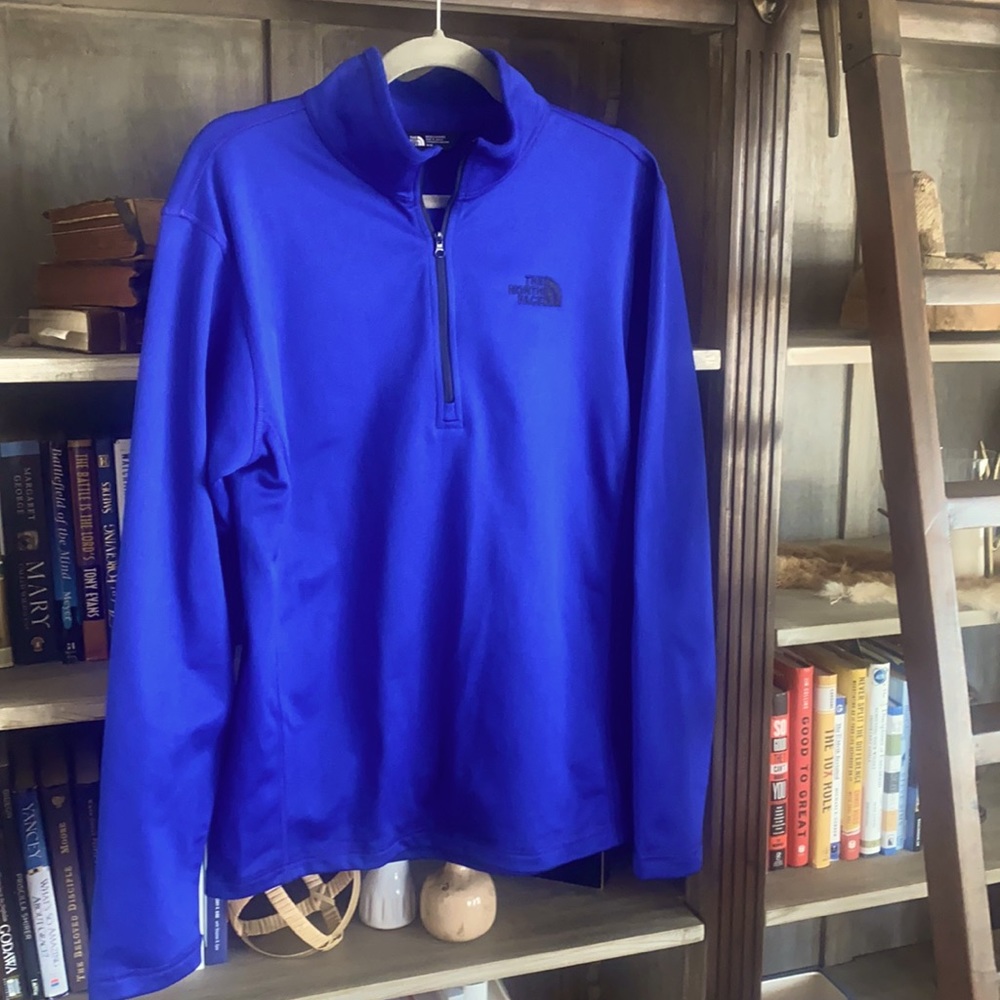 The North Face Half Zip Pullover size Medium